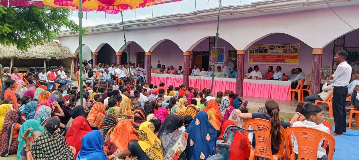 ग्राम मानिकपुर चौडगरा मेरे निज निवास में आयोजित जलांचल प्रगतिपथ के बैनर तले आयोजित शैक्षिक,